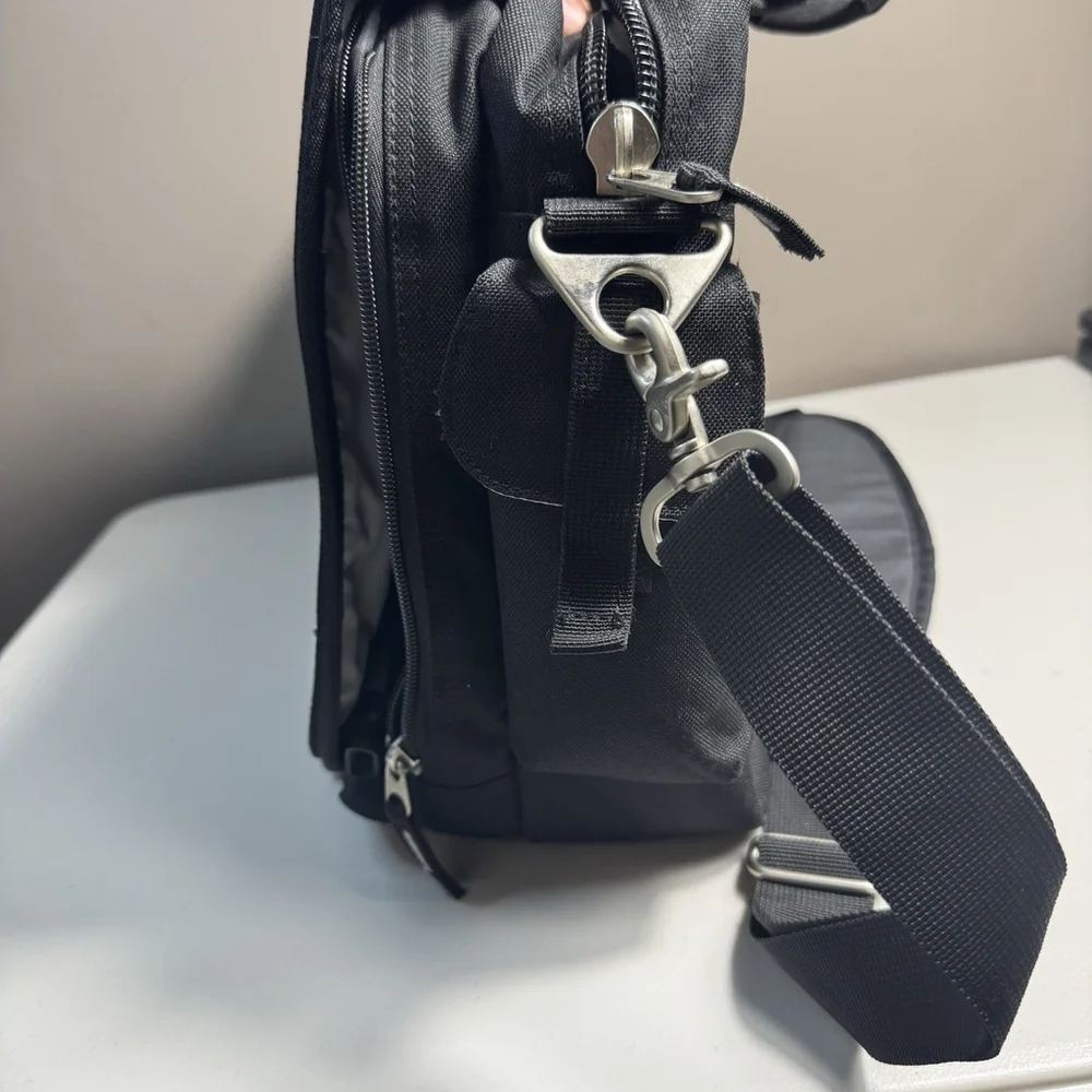 Ogio Street Laptop Messenger Bag Black Nylon Padded #03507